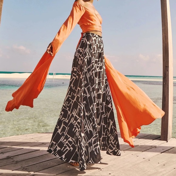 Chic Wide Leg Jumpsuit in Orange and Black - Picture 3 of 10